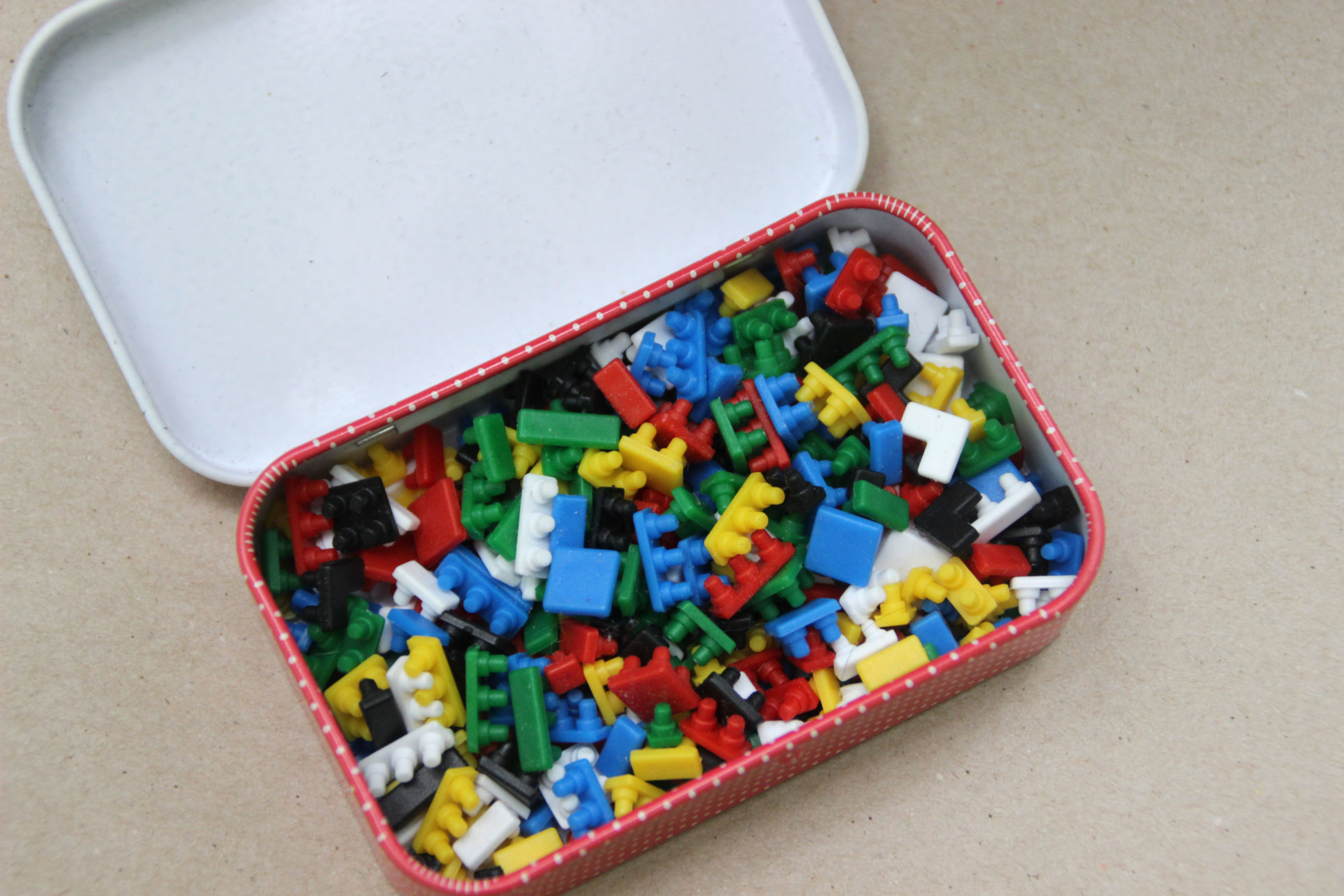 Ela maluca - Metal Box with Mosaic Pieces Ela maluca - Metal Box with Mosaic Pieces